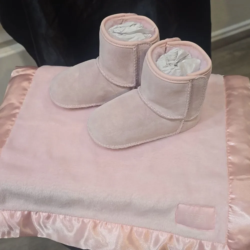 UGG‎ Baby Classic Fashion Boot & Lovey Gift Set- Ribbon Candy